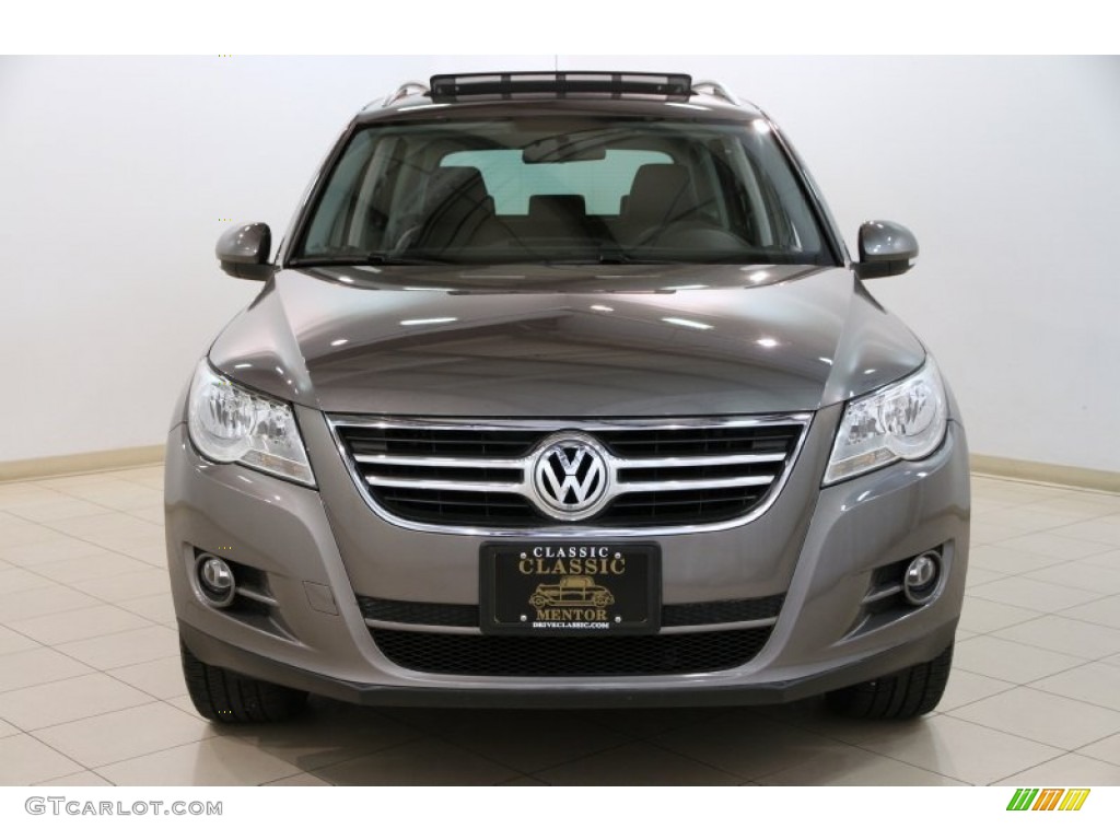 2011 Tiguan SE 4Motion - Alpine Gray Metallic / Charcoal photo #2