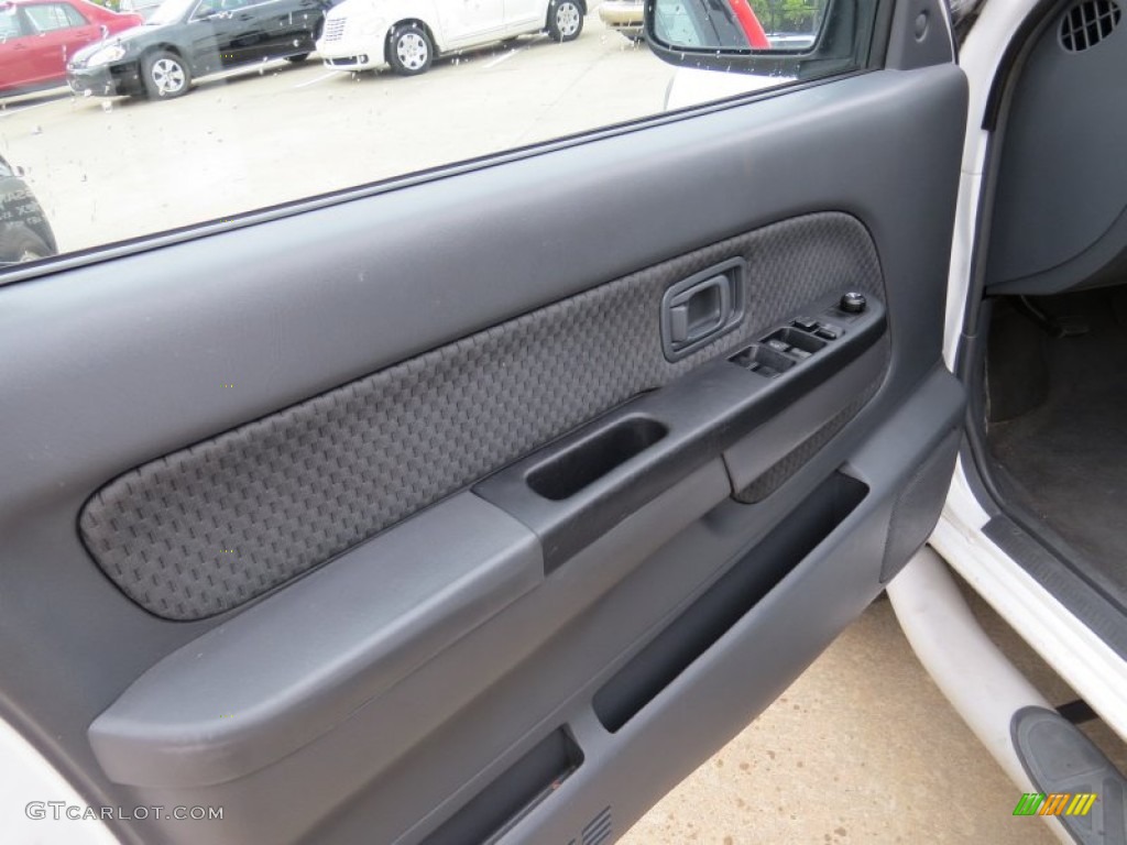 2002 Xterra XE V6 - Cloud White / Gray Celadon photo #7