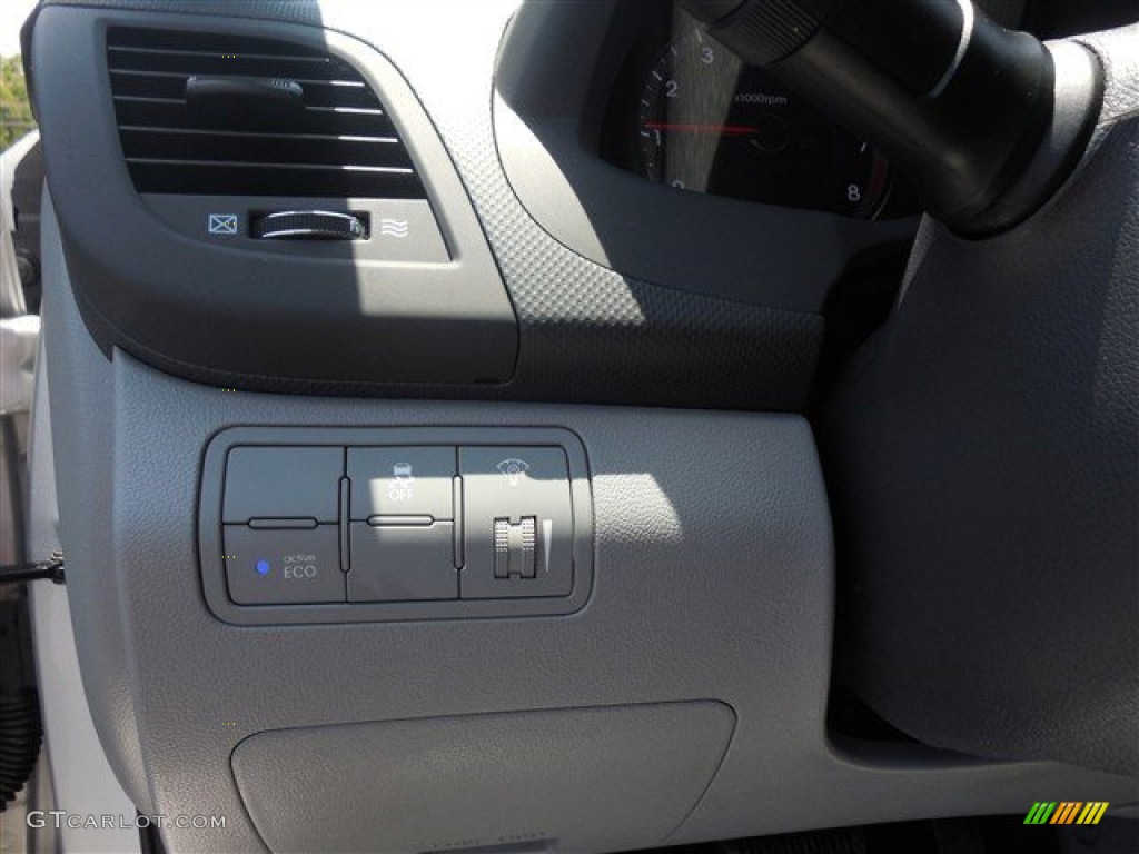 2014 Hyundai Accent GLS 4 Door Controls Photo #94391021