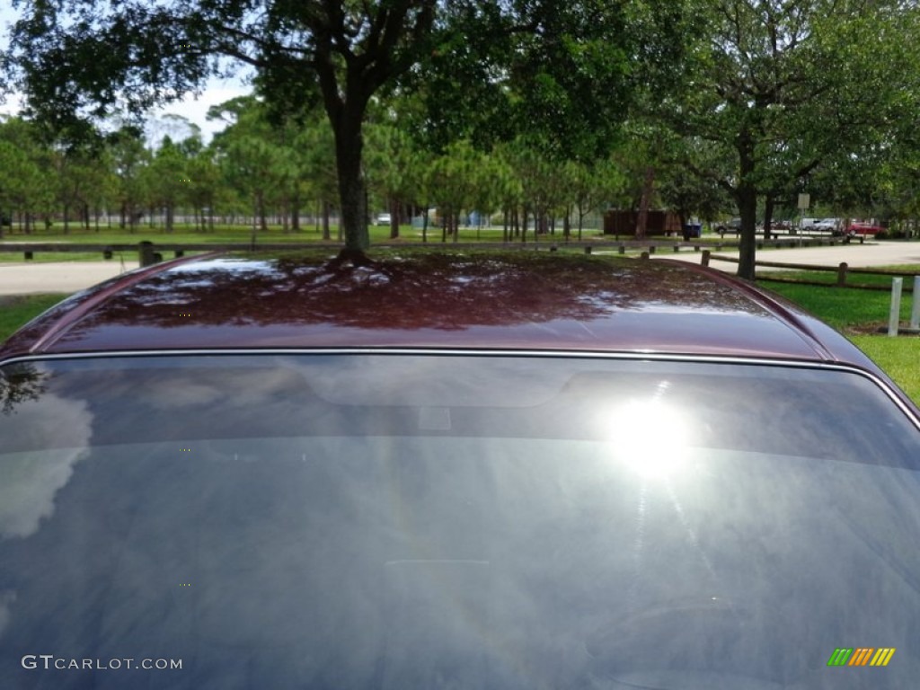 2004 Avalon XLS - Cassis Red Pearl / Ivory photo #44