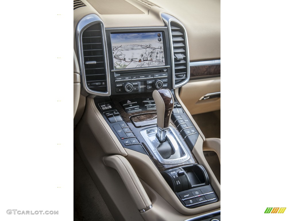 2011 Porsche Cayenne Standard Cayenne Model Controls Photo #94396145