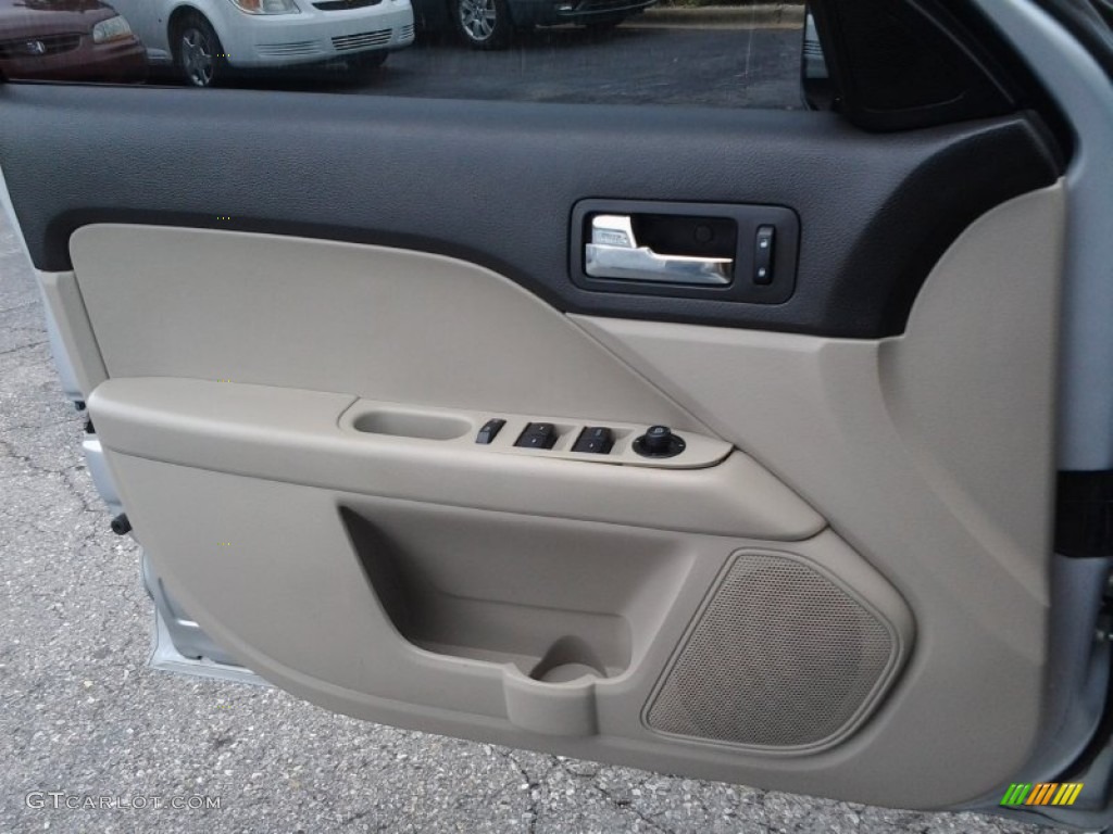 2006 Ford Fusion SE Charcoal Black Door Panel Photo #94402112