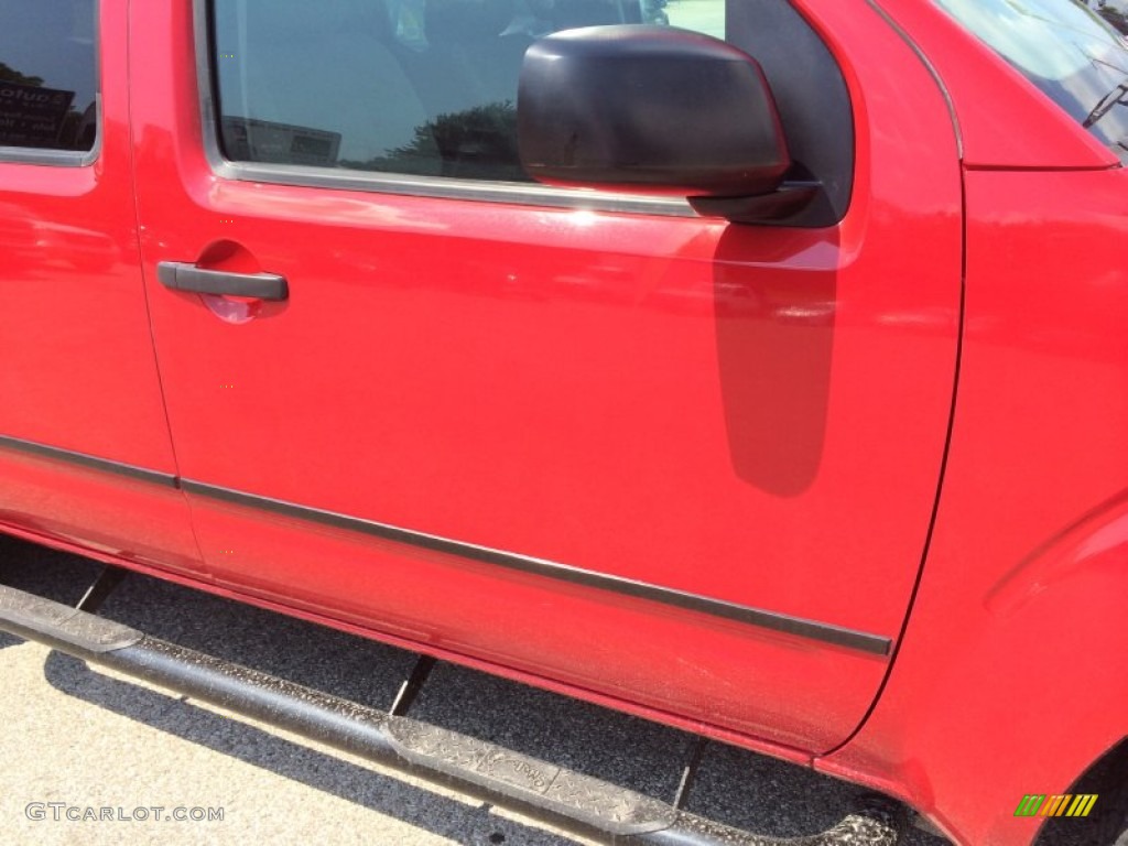 2006 Frontier SE Crew Cab - Red Alert / Steel photo #31