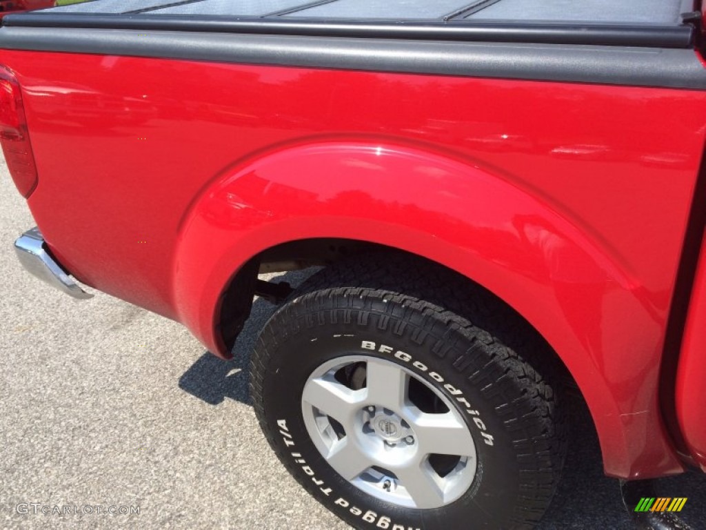 2006 Frontier SE Crew Cab - Red Alert / Steel photo #33