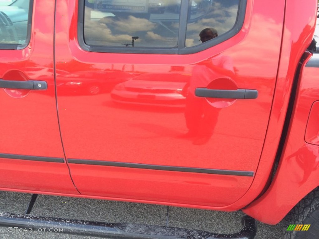 2006 Frontier SE Crew Cab - Red Alert / Steel photo #36