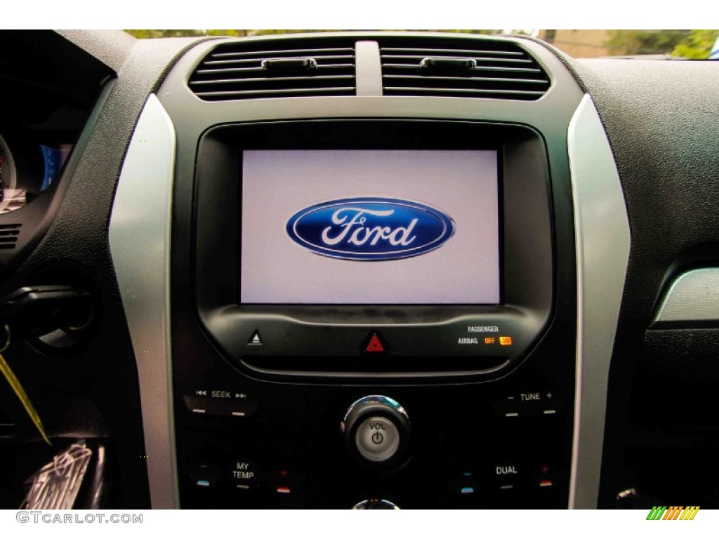 2013 Ford Explorer XLT 4WD Controls Photos