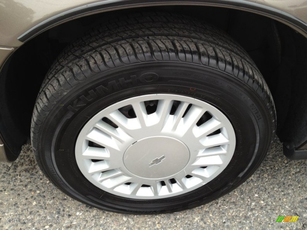 2002 Malibu Sedan - Medium Bronzemist Metallic / Neutral photo #3