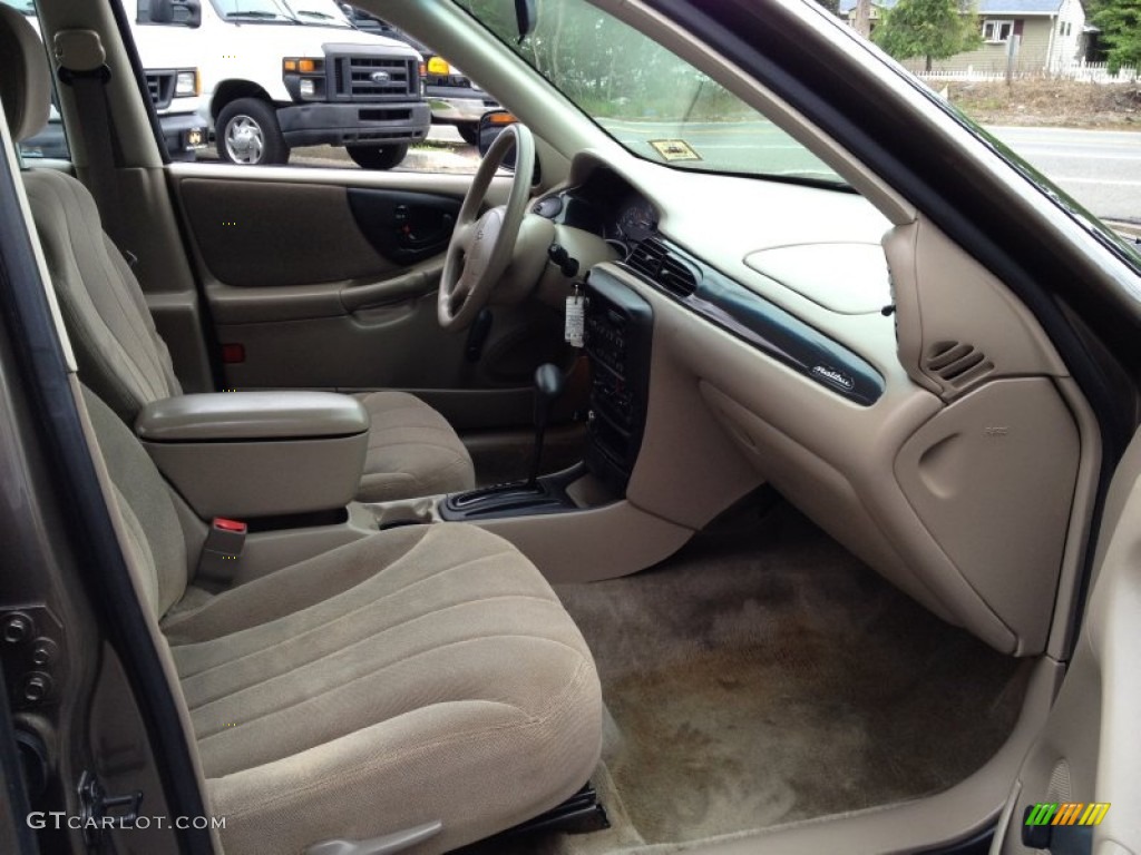 2002 Malibu Sedan - Medium Bronzemist Metallic / Neutral photo #11