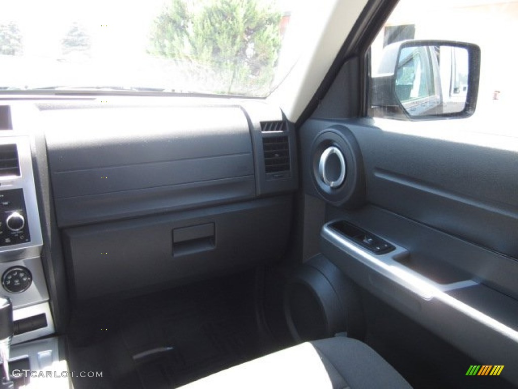 2011 Nitro SXT 4x4 - Dark Charcoal Pearl / Dark Slate Gray photo #13