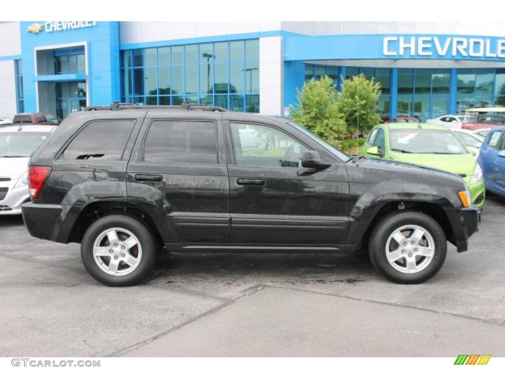 2005 Grand Cherokee Laredo 4x4 - Black / Medium Slate Gray photo #1