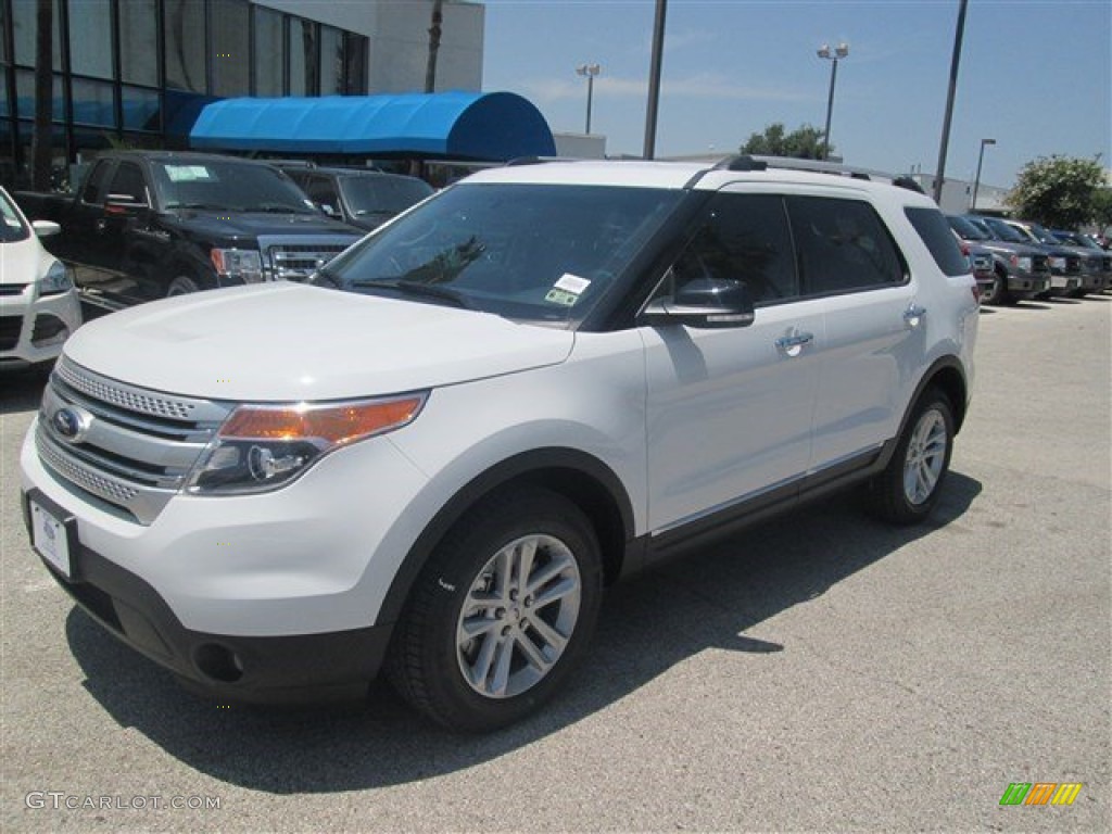 2014 Explorer XLT - Oxford White / Charcoal Black photo #1