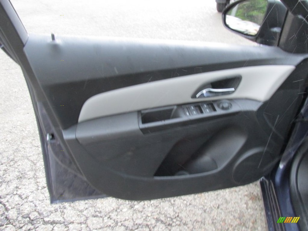 2014 Cruze LS - Atlantis Blue Metallic / Jet Black/Medium Titanium photo #11