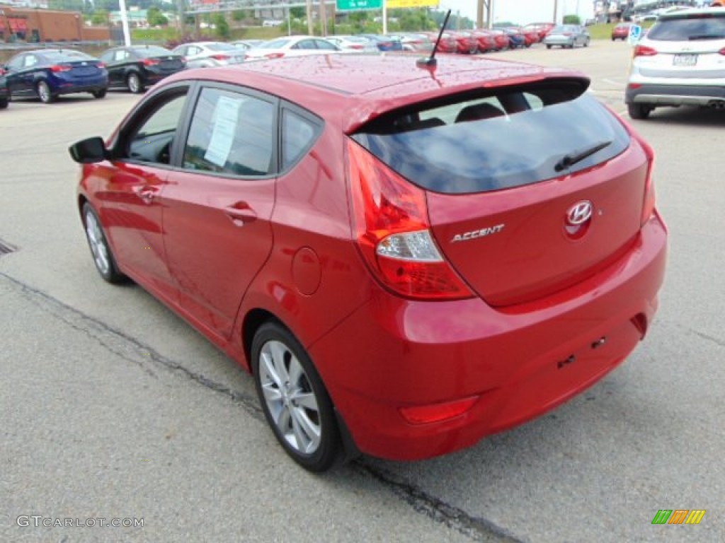 2013 Accent SE 5 Door - Boston Red / Gray photo #8