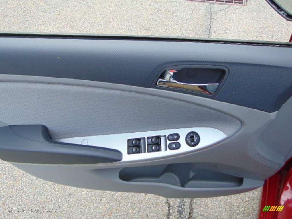2013 Accent SE 5 Door - Boston Red / Gray photo #10