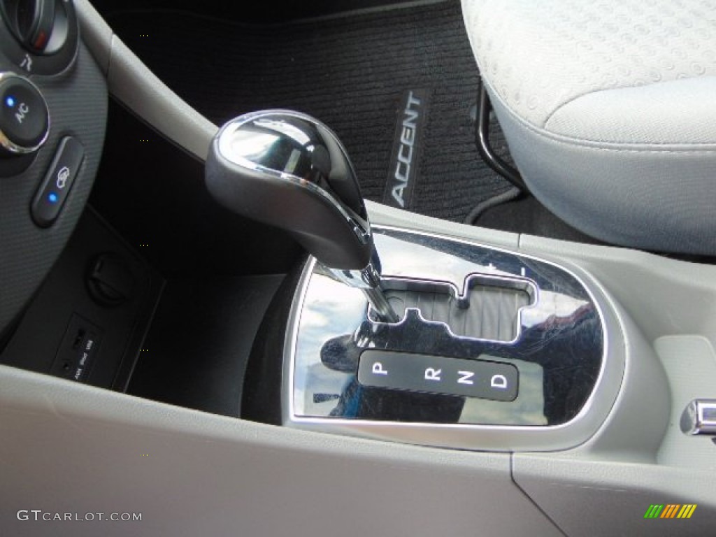 2013 Accent SE 5 Door - Boston Red / Gray photo #13