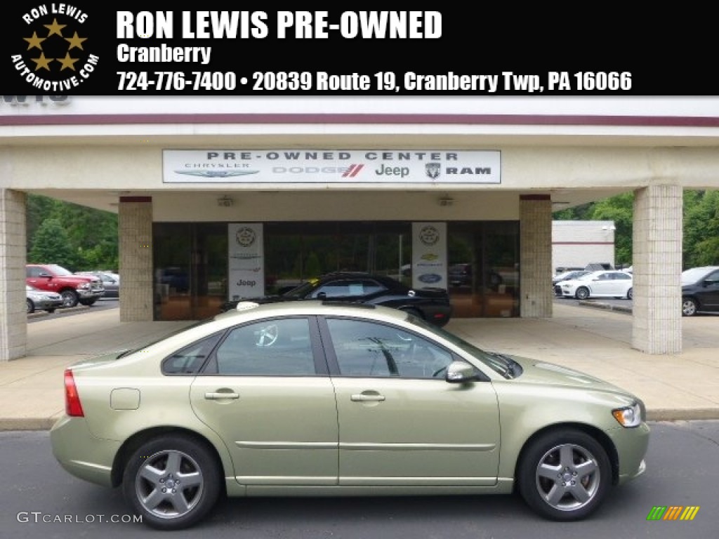 2008 S40 2.4i - Gecko Green Metallic / Off-Black photo #1