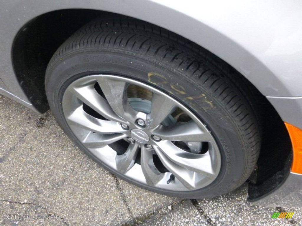 2015 200 S AWD - Billet Silver Metallic / Black photo #9