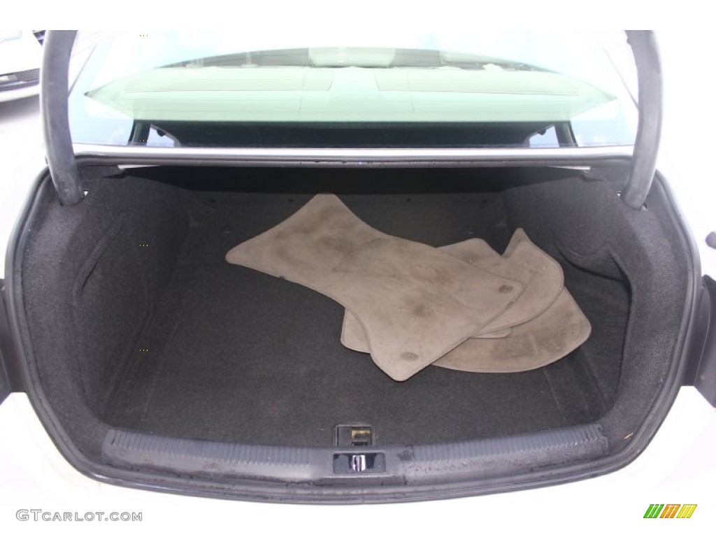 2011 Audi A4 2.0T Sedan Trunk Photos