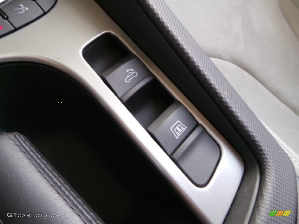 2012 Audi TT 2.0T quattro Roadster Controls Photo #94459334