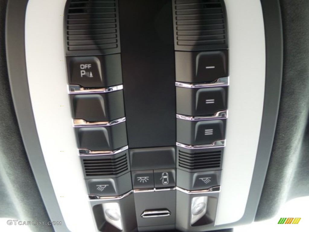 2015 Porsche Macan Turbo Controls Photo #94459508