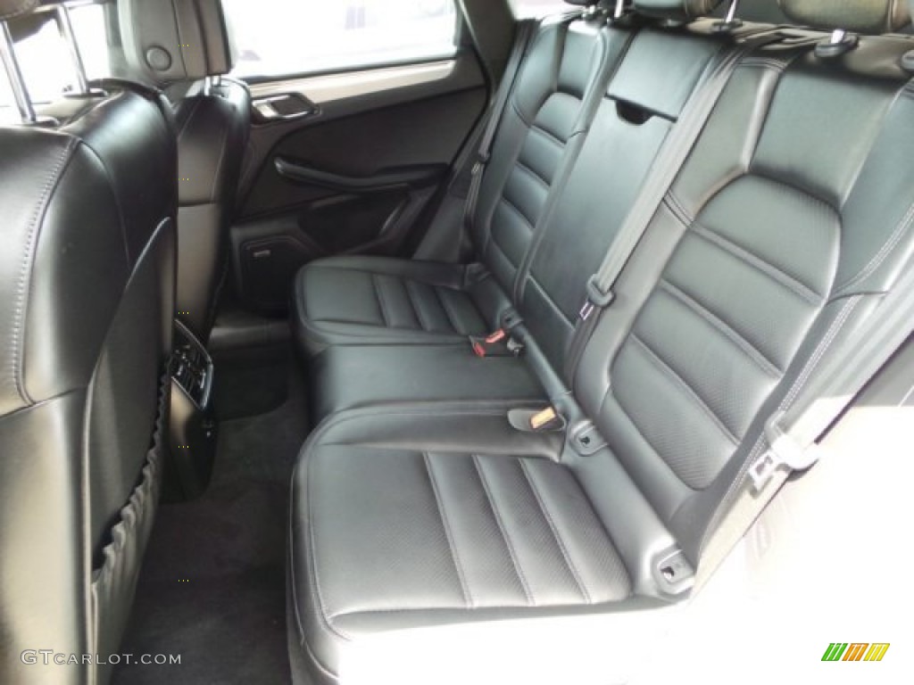 Black Interior 2015 Porsche Macan Turbo Photo #94459598