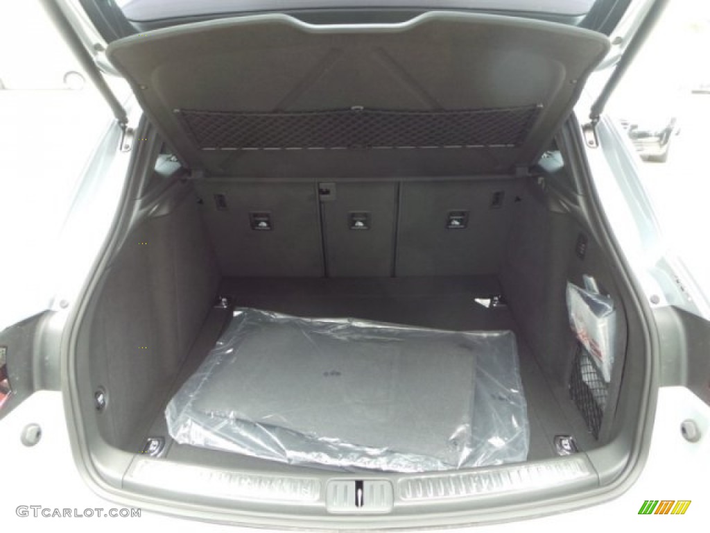 2015 Porsche Macan Turbo Trunk Photo #94459616