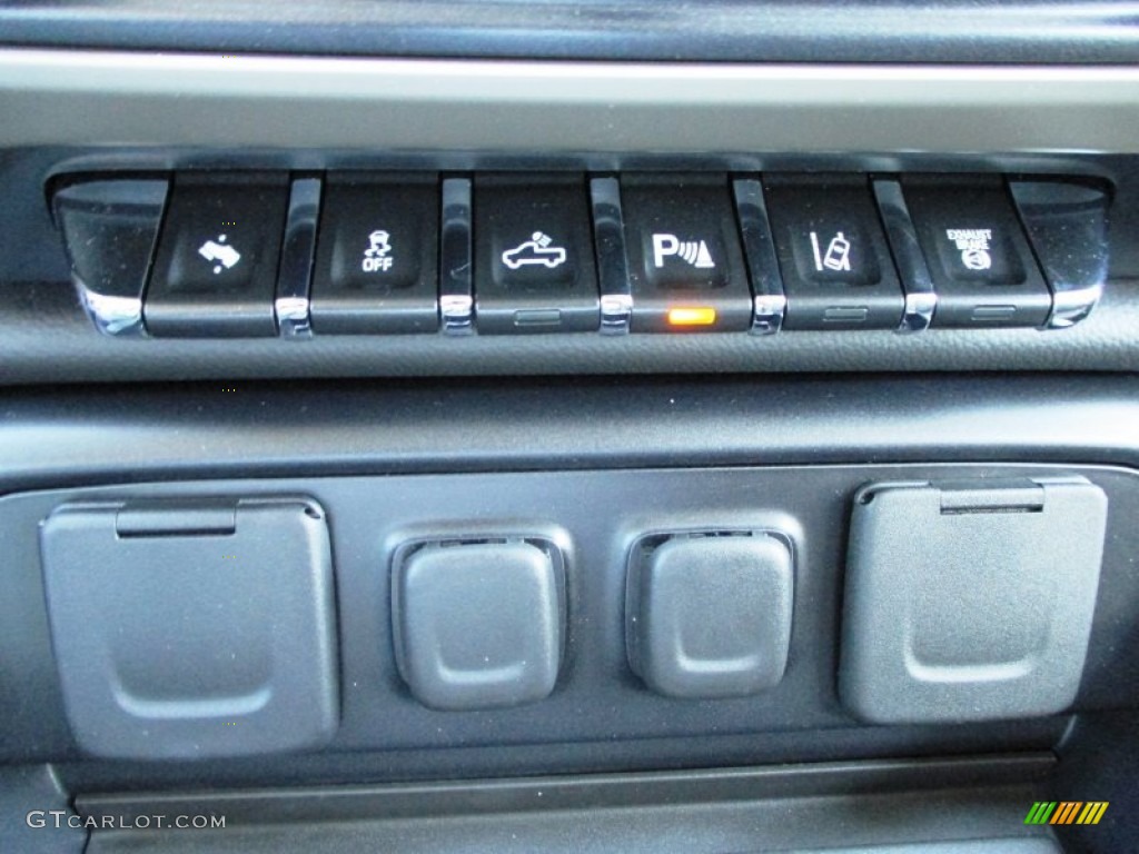 2015 GMC Sierra 3500HD Denali Crew Cab 4x4 Controls Photo #94459784