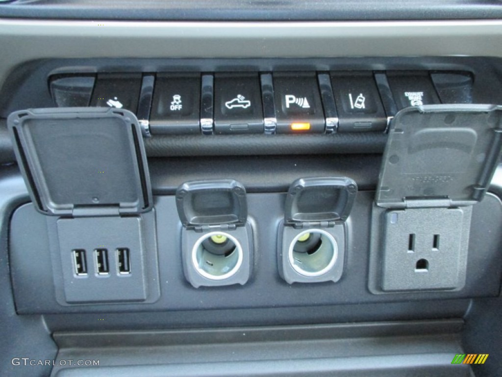 2015 GMC Sierra 3500HD Denali Crew Cab 4x4 Controls Photo #94459790