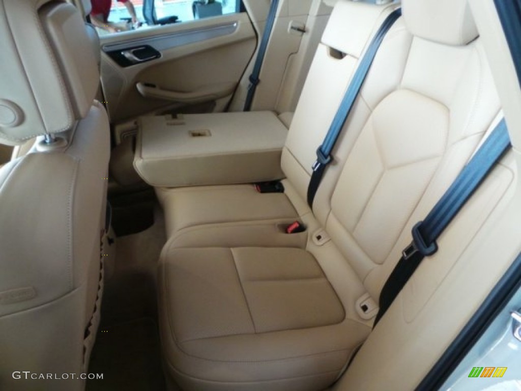 2015 Porsche Macan Turbo Rear Seat Photo #94459799