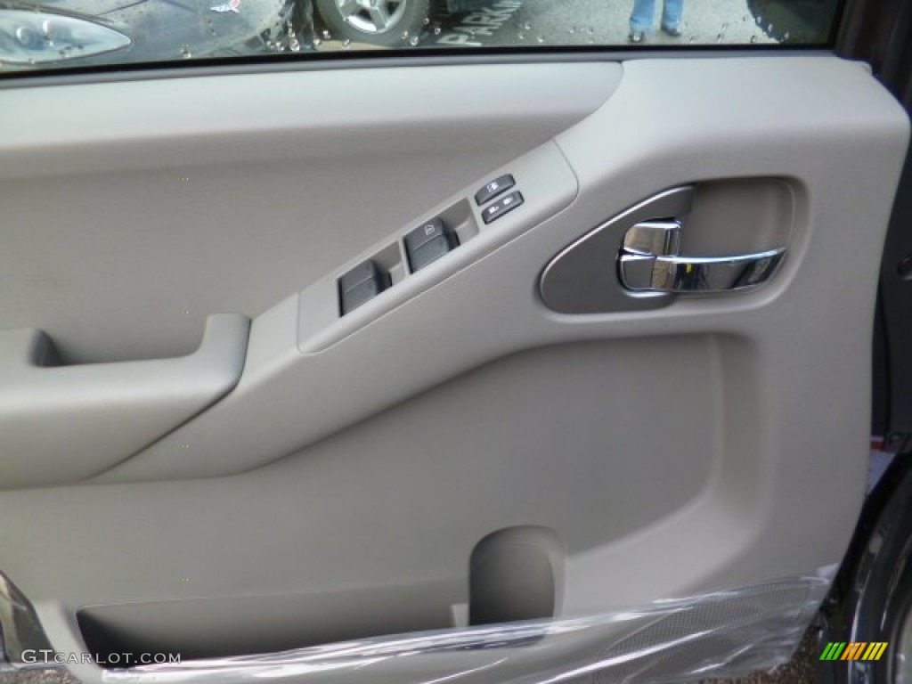 2014 Frontier SV King Cab 4x4 - Night Armor / Steel photo #17