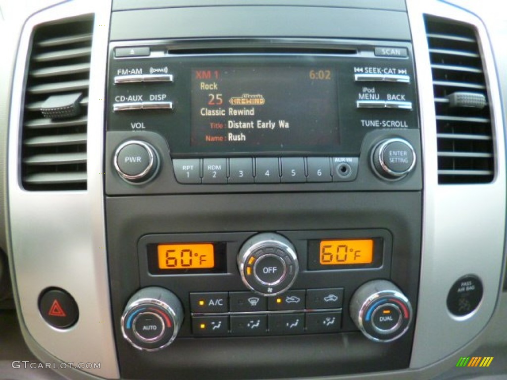 2014 Nissan Frontier SV King Cab 4x4 Controls Photo #94462492