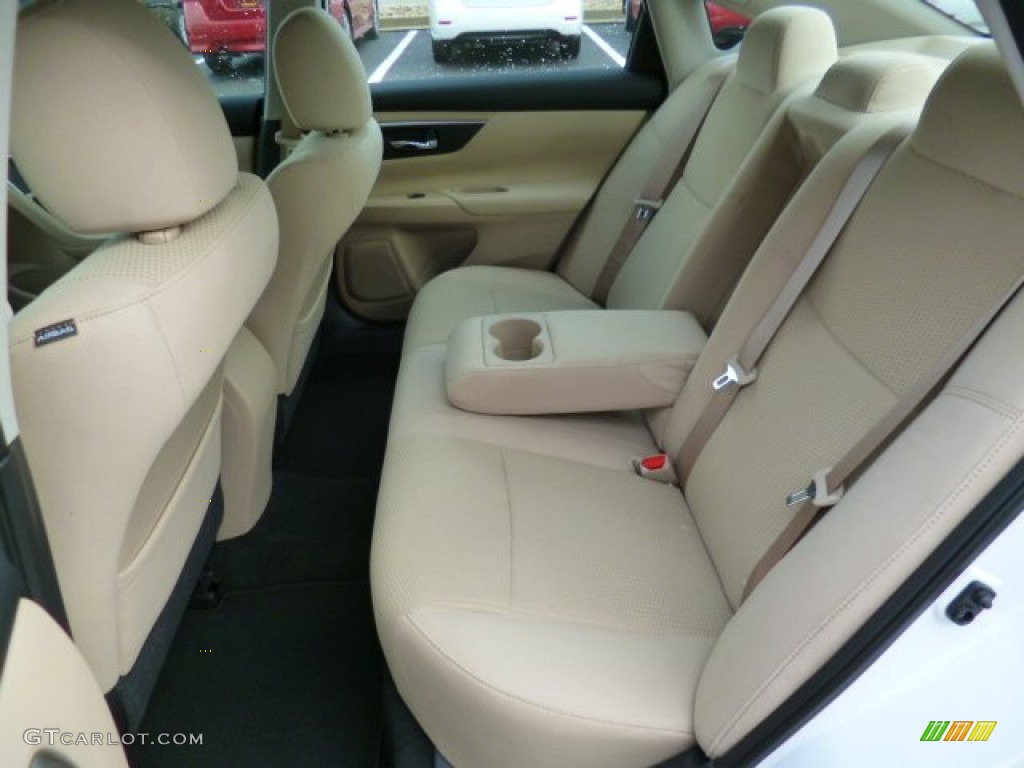 2015 Nissan Altima 2.5 S Rear Seat Photos