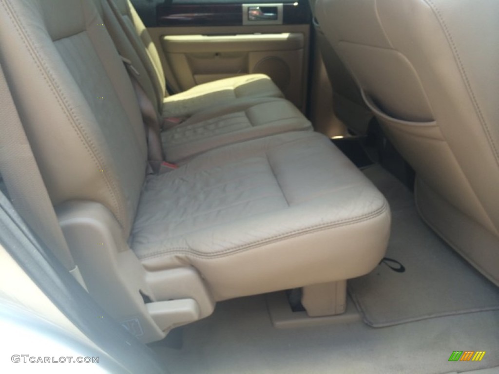 2006 Navigator Ultimate 4x4 - Light French Silk Metallic / Camel photo #16