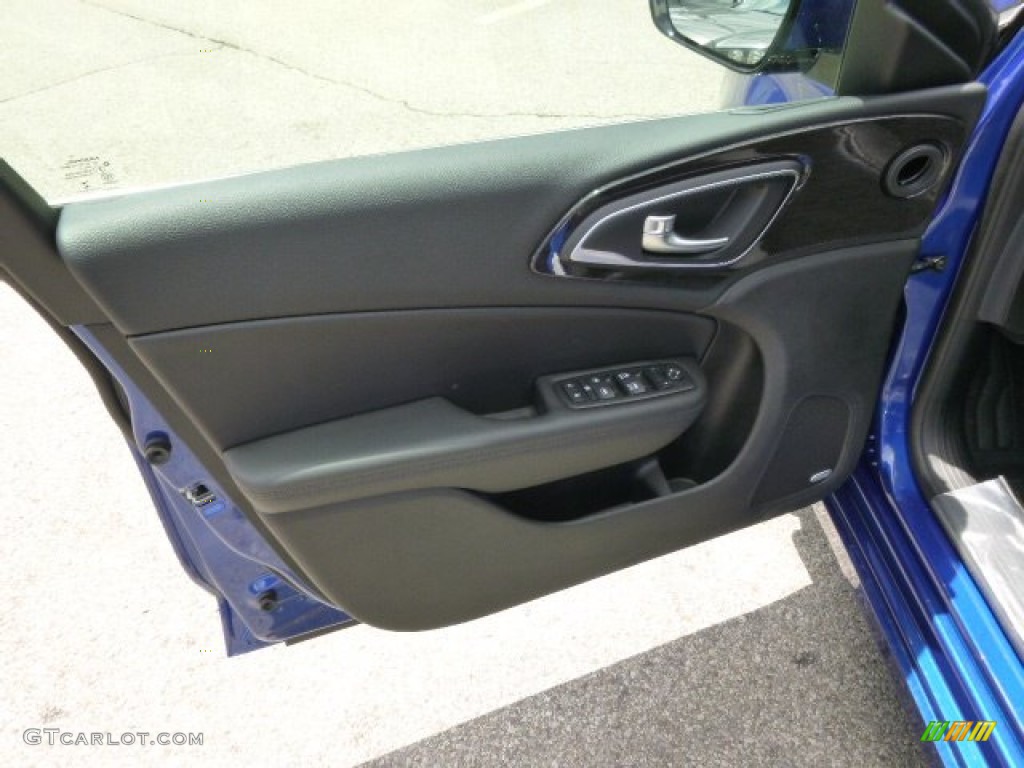 2015 Chrysler 200 C AWD Door Panel Photos