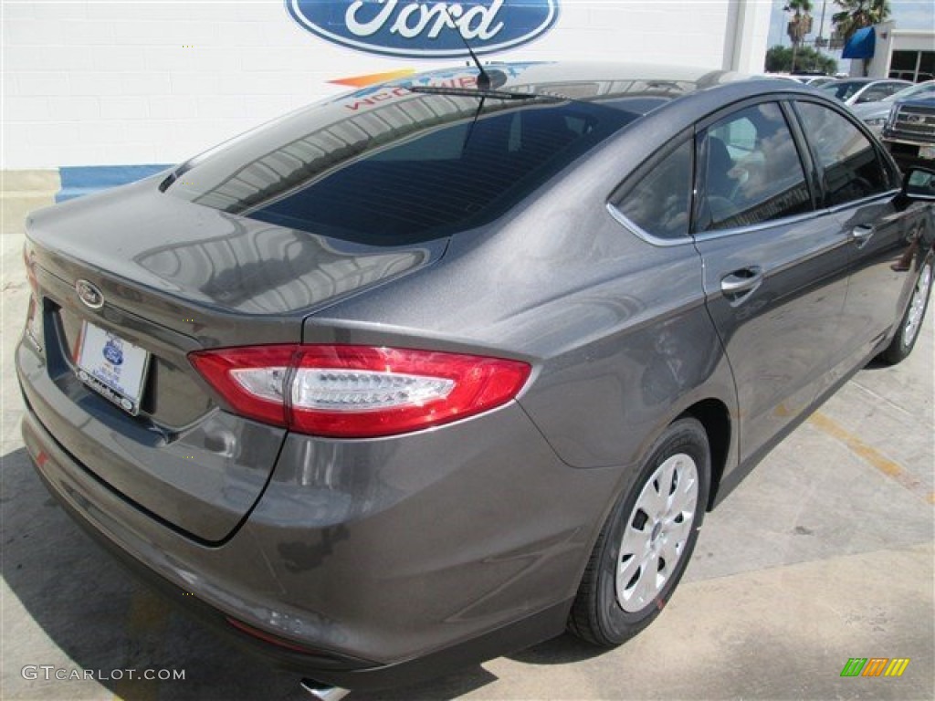 2014 Fusion S - Sterling Gray / Earth Gray photo #8