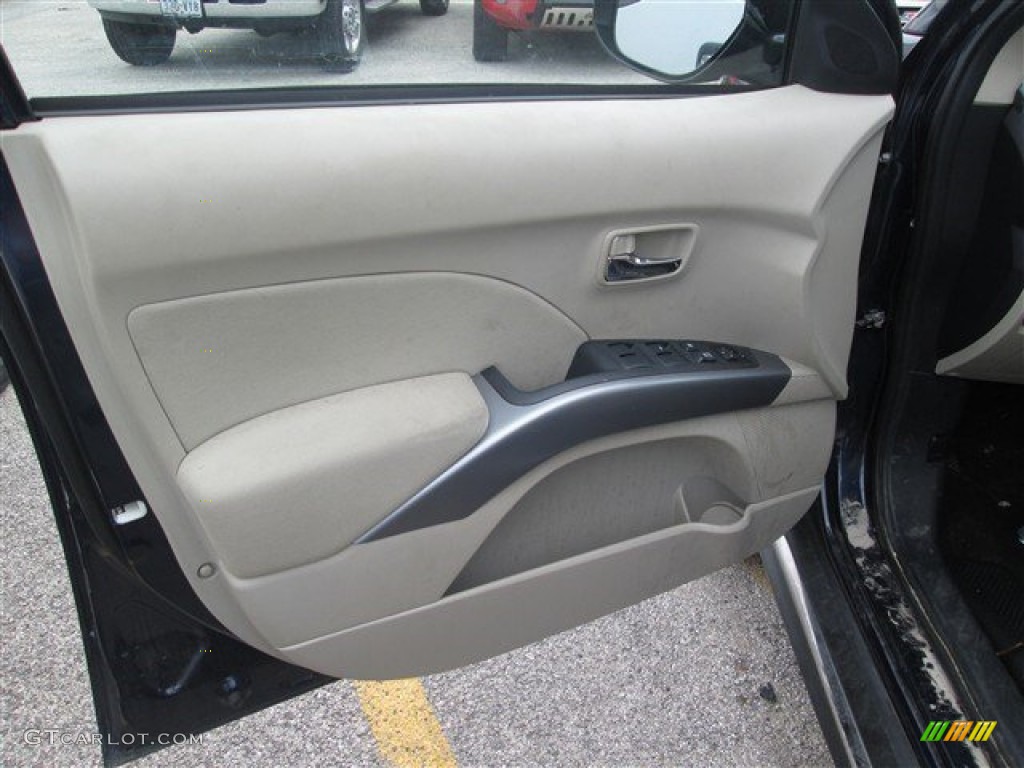 2013 Outlander SE - Cosmic Blue Metallic / Beige photo #10