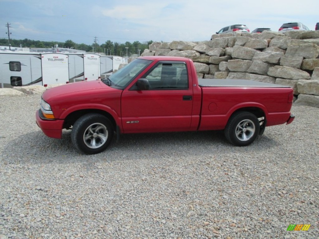 2001 S10 LS Regular Cab - Victory Red / Graphite photo #3
