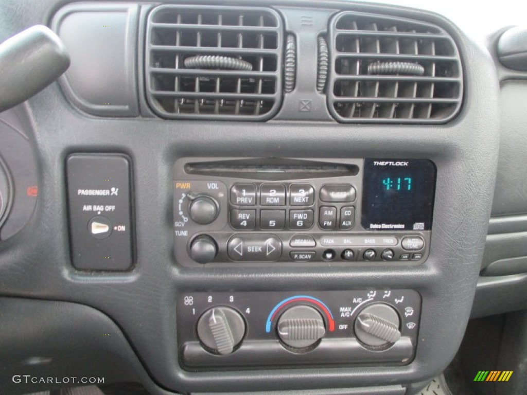 2001 Chevrolet S10 LS Regular Cab Controls Photos