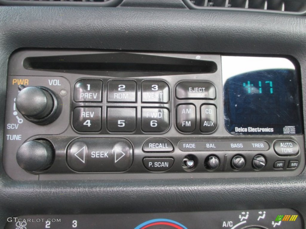 2001 S10 LS Regular Cab - Victory Red / Graphite photo #7