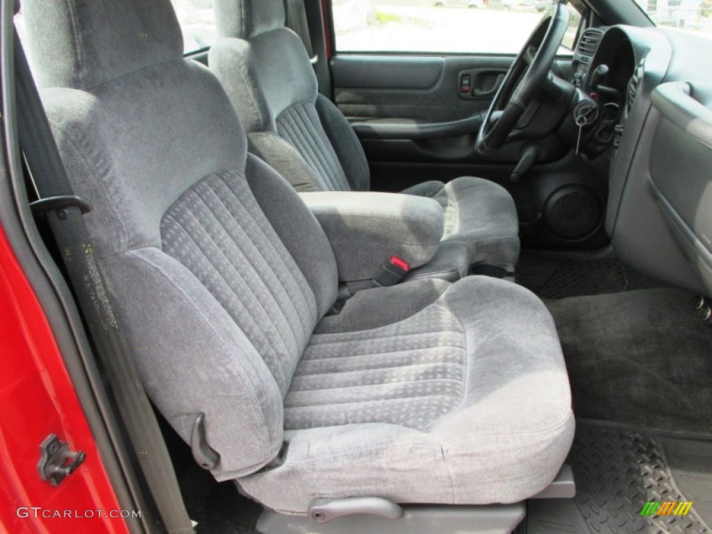 2001 S10 LS Regular Cab - Victory Red / Graphite photo #17