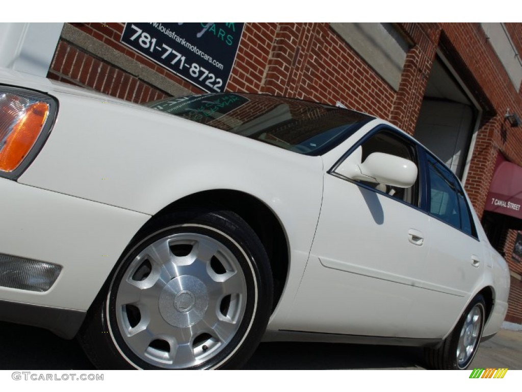 2002 DeVille Sedan - Cotillion White / Oatmeal photo #13