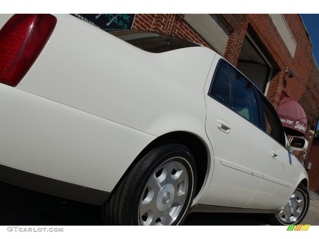 2002 DeVille Sedan - Cotillion White / Oatmeal photo #14