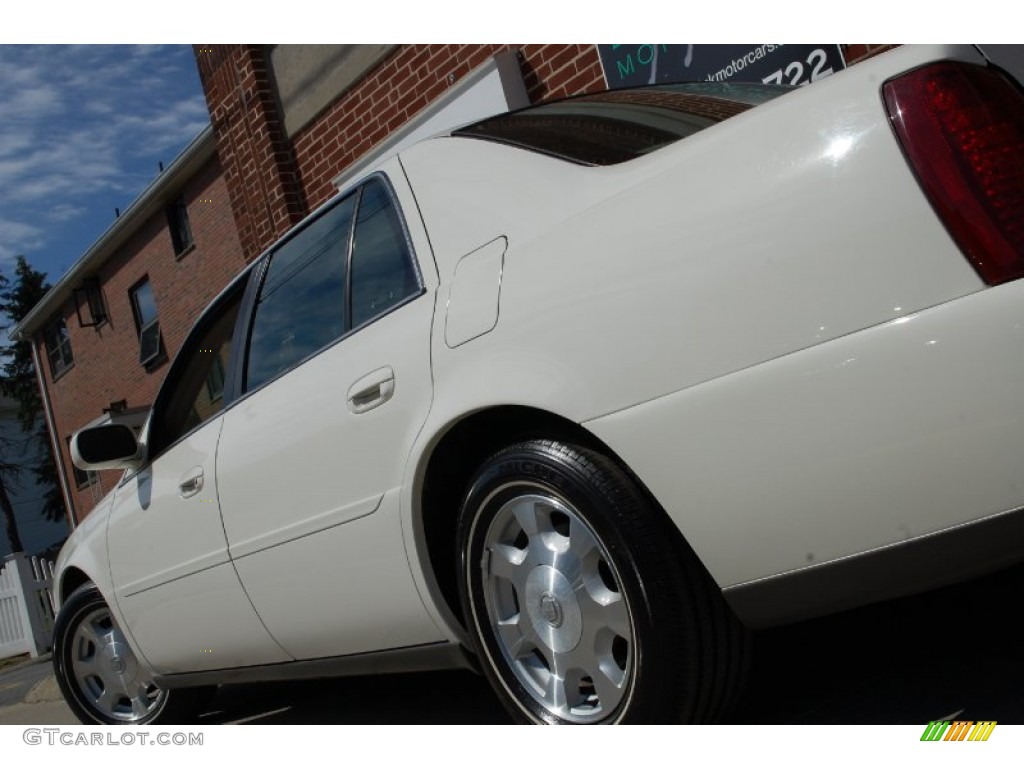 2002 DeVille Sedan - Cotillion White / Oatmeal photo #16