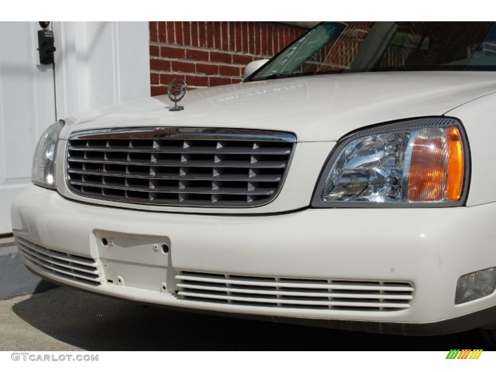 2002 DeVille Sedan - Cotillion White / Oatmeal photo #17