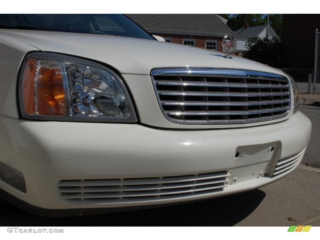 2002 DeVille Sedan - Cotillion White / Oatmeal photo #19