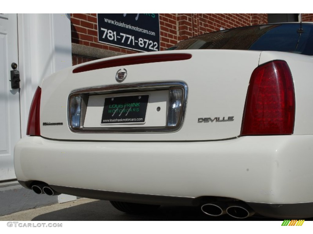 2002 DeVille Sedan - Cotillion White / Oatmeal photo #20