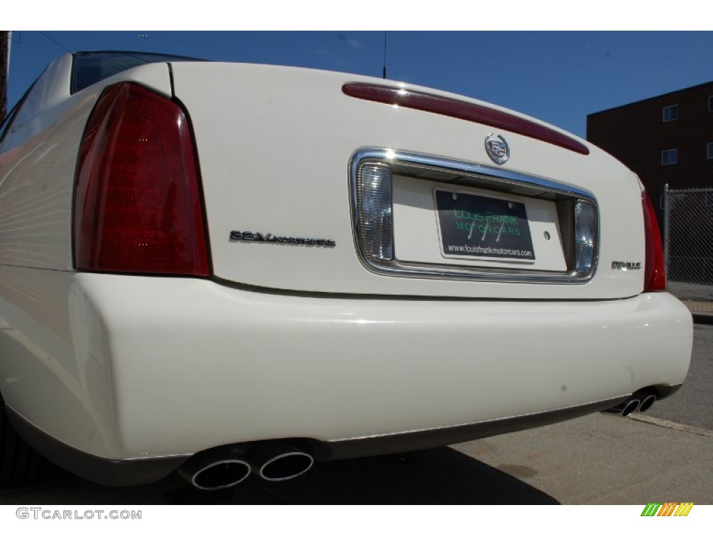 2002 DeVille Sedan - Cotillion White / Oatmeal photo #22