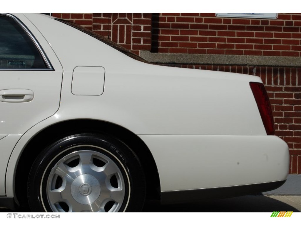 2002 DeVille Sedan - Cotillion White / Oatmeal photo #27