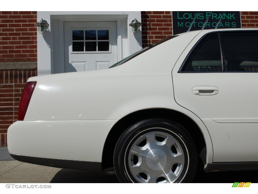 2002 DeVille Sedan - Cotillion White / Oatmeal photo #28