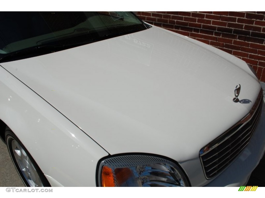 2002 DeVille Sedan - Cotillion White / Oatmeal photo #30